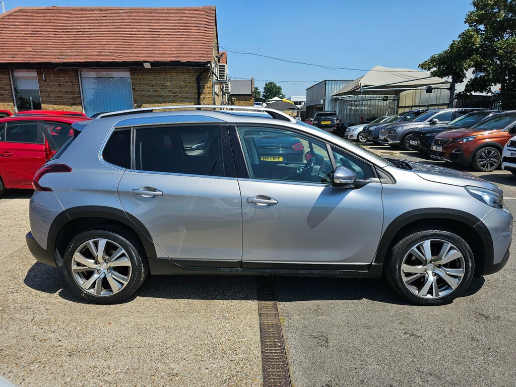 Peugeot 2008 Puretech Active Red #18