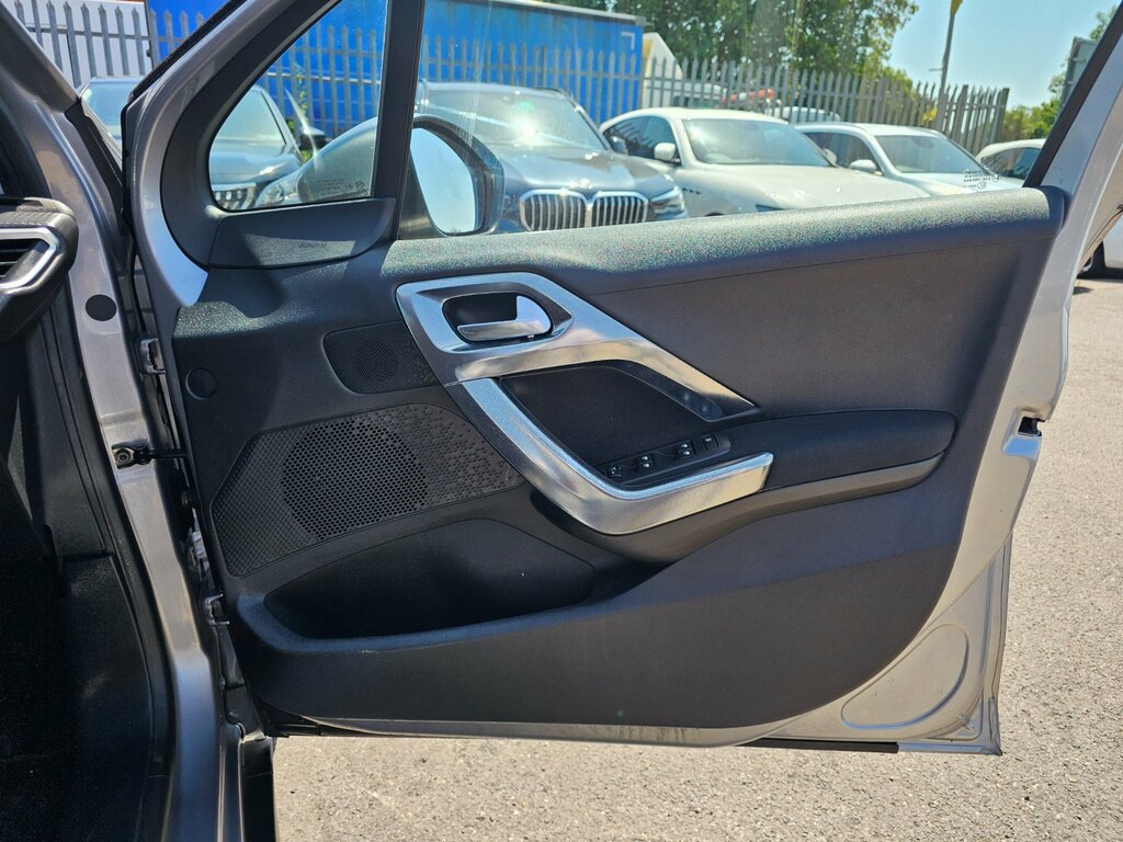Peugeot 2008 Puretech Active Red #29
