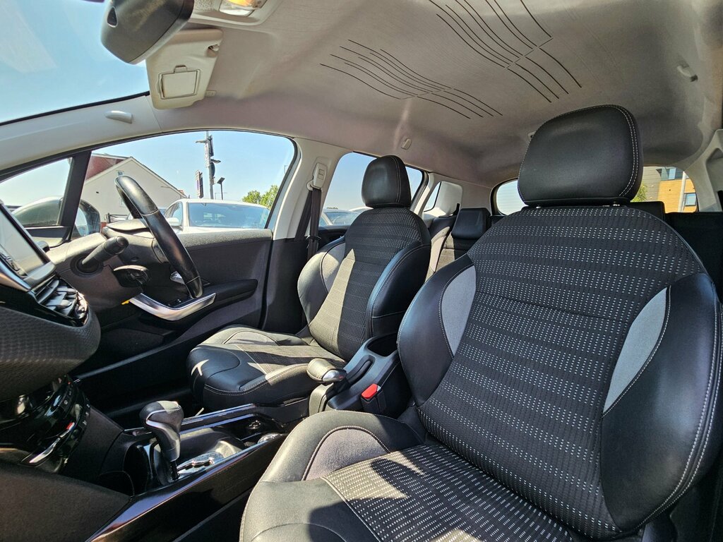 Peugeot 2008 Puretech Active Red #26