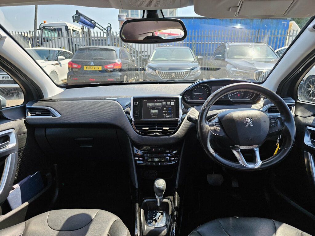 Peugeot 2008 Puretech Active Red #47