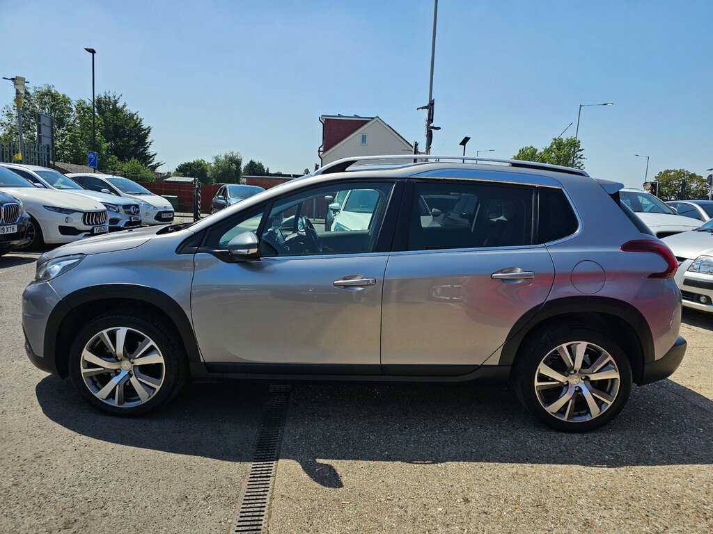 Peugeot 2008 Puretech Active Red #7