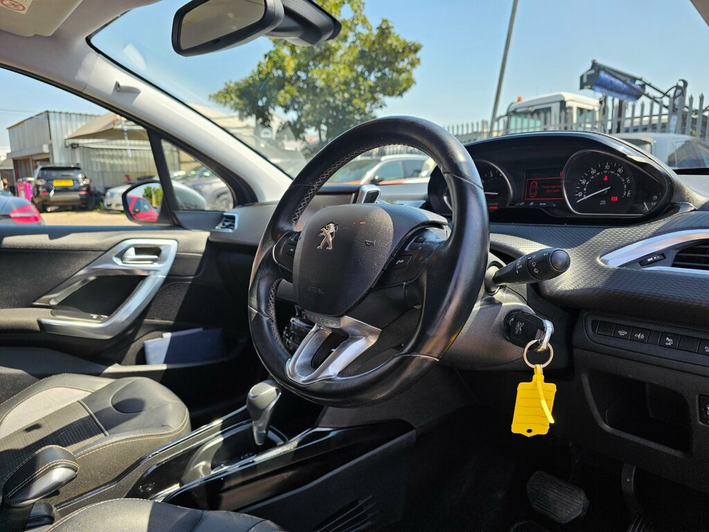 Peugeot 2008 Puretech Active Red #30