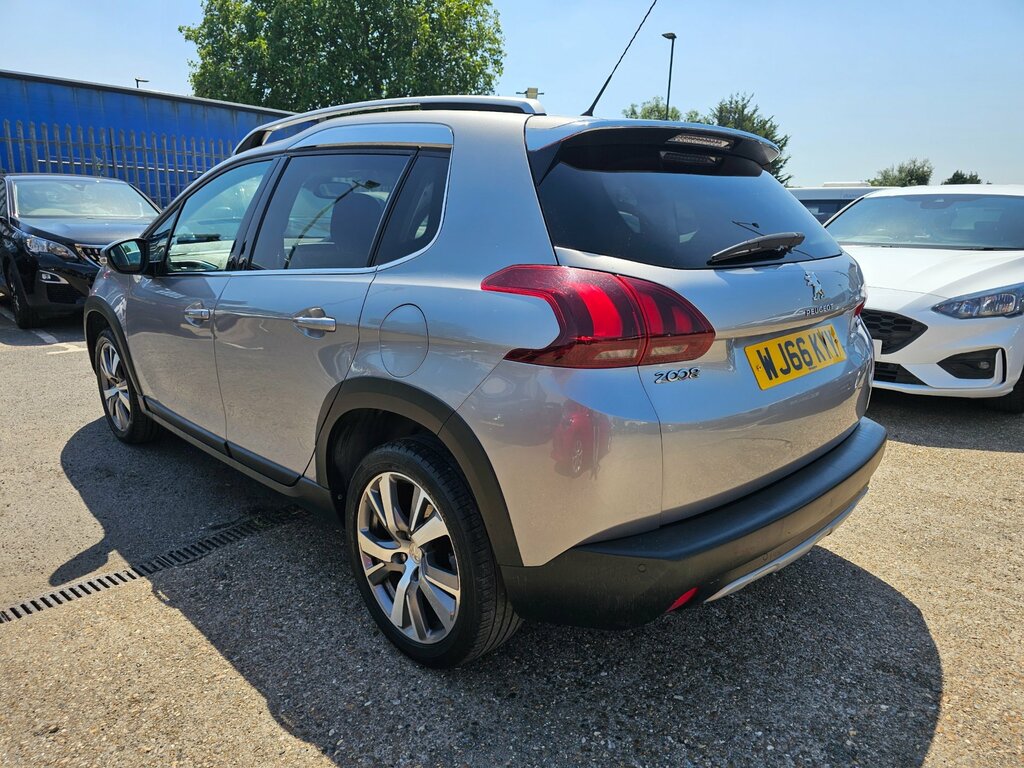 Peugeot 2008 Puretech Active Red #8