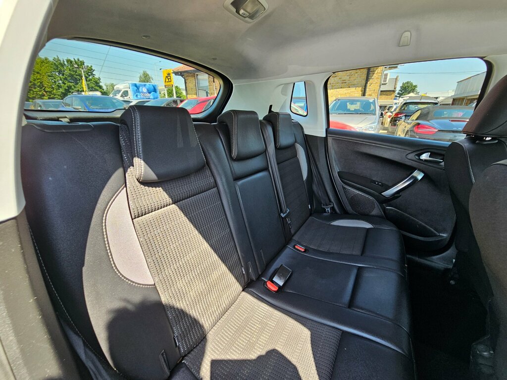 Peugeot 2008 Puretech Active Red #46