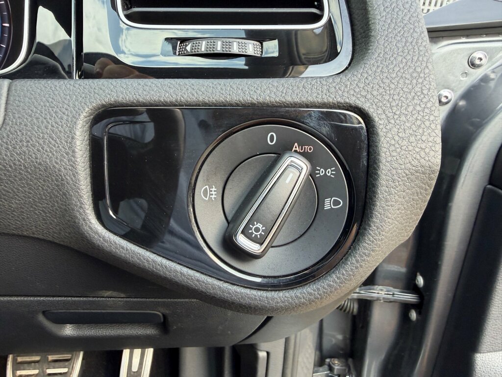 Volkswagen e-Golf 35.8Kwh E-golf Hatchback 136 Ps Grey #21