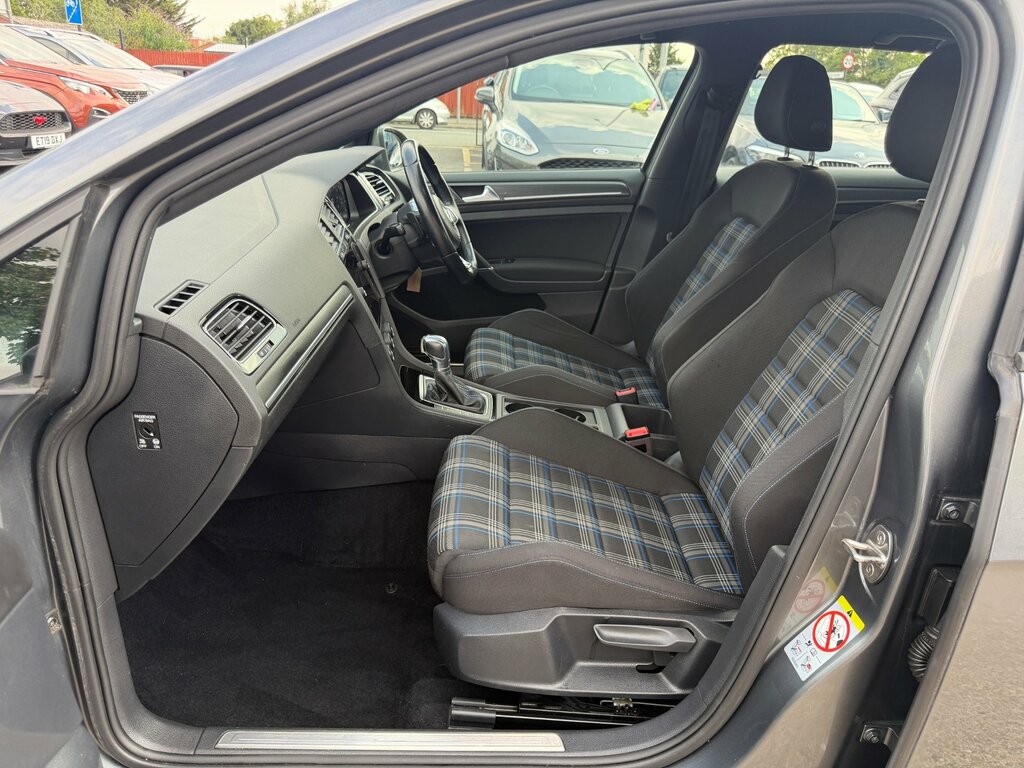 Volkswagen e-Golf 35.8Kwh E-golf Hatchback 136 Ps Grey #44