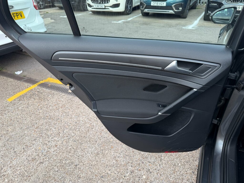 Volkswagen e-Golf 35.8Kwh E-golf Hatchback 136 Ps Grey #49