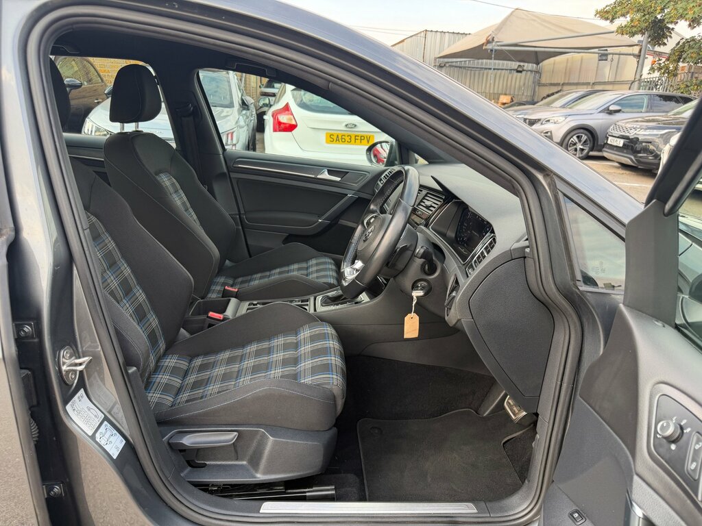 Volkswagen e-Golf 35.8Kwh E-golf Hatchback 136 Ps Grey #23