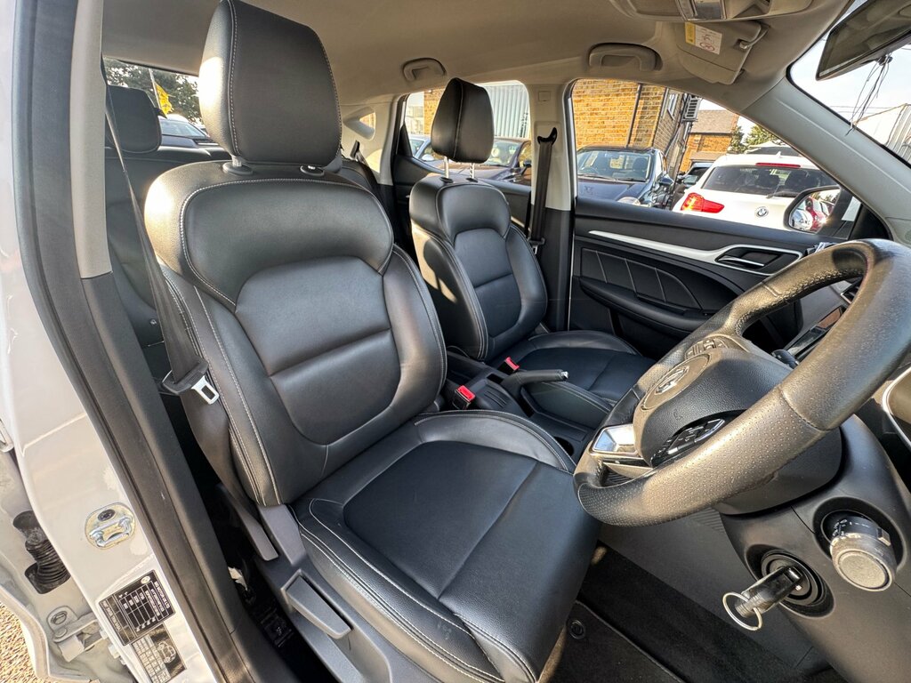 MG ZS Suv 1.5 Vti-tech Exclusive Euro 6 Ss 2019 Red #19