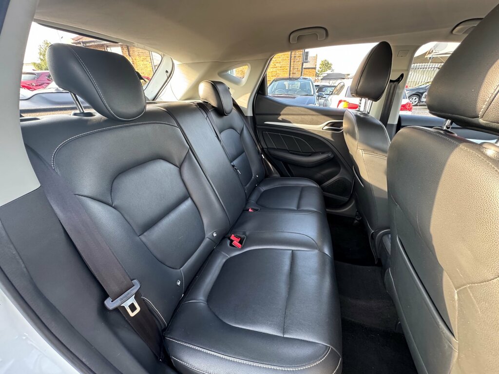 MG ZS Suv 1.5 Vti-tech Exclusive Euro 6 Ss 2019 Red #32