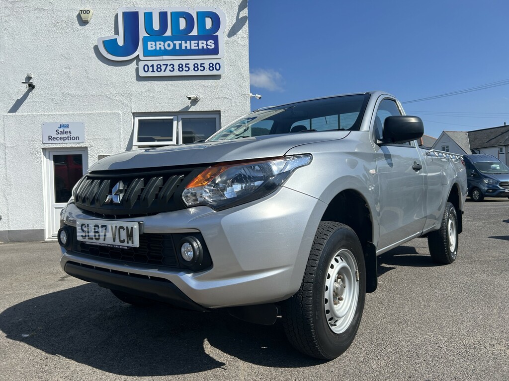Mitsubishi L200 4Life 2.4 Di-d Single Cab Pickup 4Wd Air Con Tow 