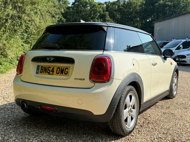 Mini Hatch Cooper Hatchback BN64OWG White #5