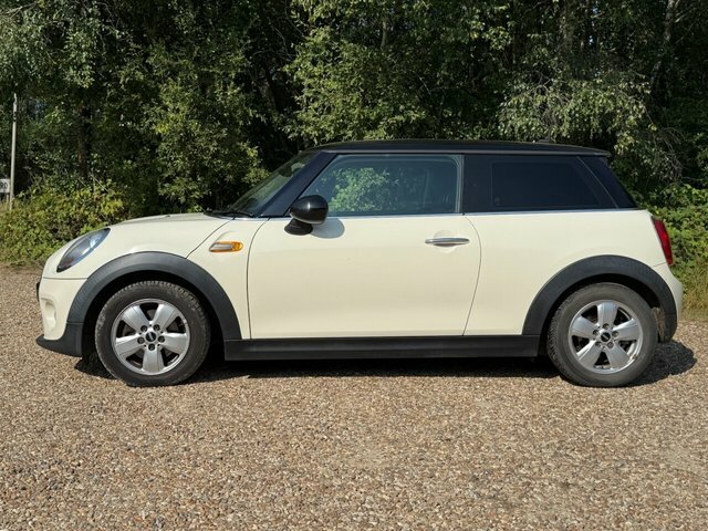 Mini Hatch Cooper Hatchback BN64OWG White #2