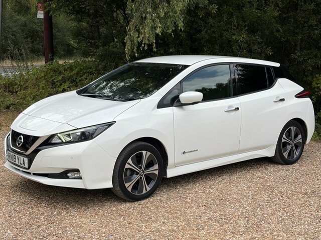 Nissan Leaf N-connecta Hatchback White #2
