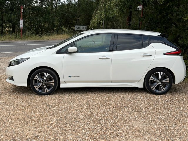 Nissan Leaf N-connecta Hatchback White #3