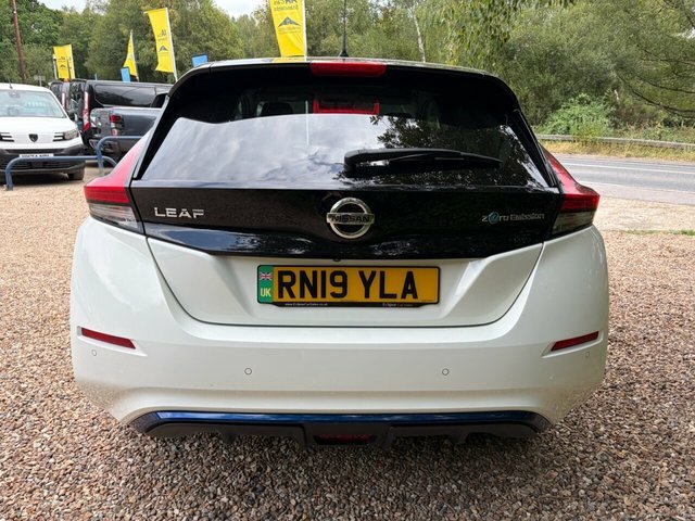 Nissan Leaf N-connecta Hatchback White #5