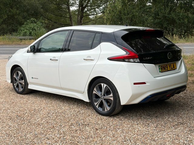 Nissan Leaf N-connecta Hatchback White #4