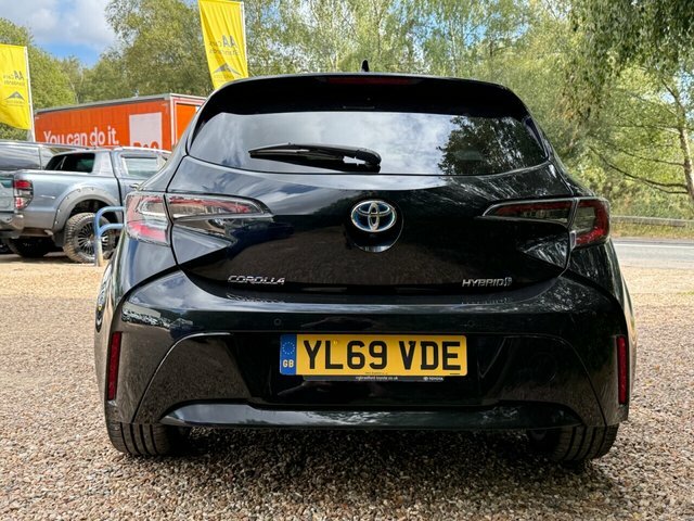 Toyota Corolla Vvt-h Excel Hatchback Black #4