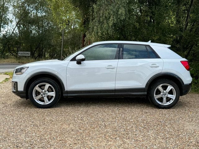 Audi Q2 Tfsi Cod Sport Suv White #2
