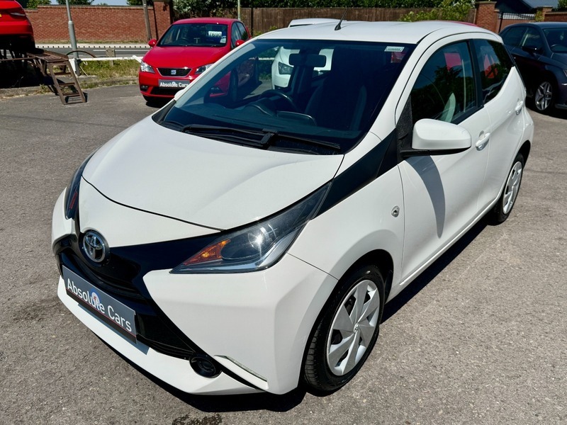 Toyota Aygo Vvt-i X-play 20 Taxrev White #6