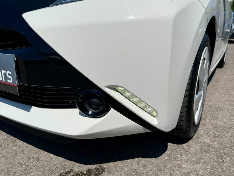 Toyota Aygo Vvt-i X-play 20 Taxrev White #5