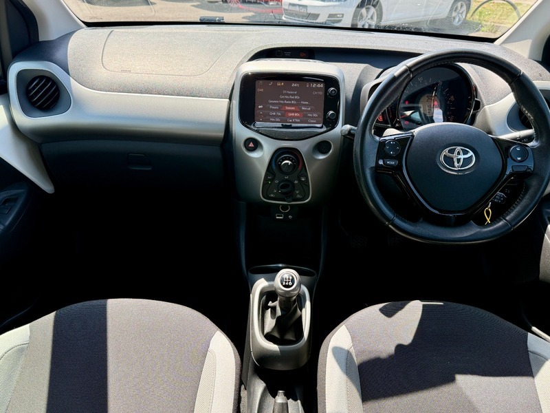 Toyota Aygo Vvt-i X-play 20 Taxrev White #2