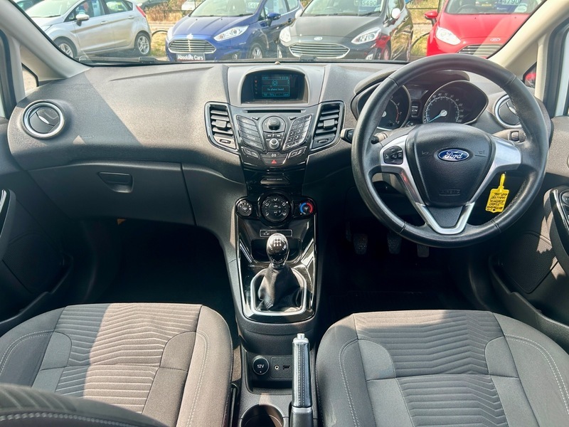 Ford Fiesta Zetec 20 Taxbluetoothclean Mot White #2