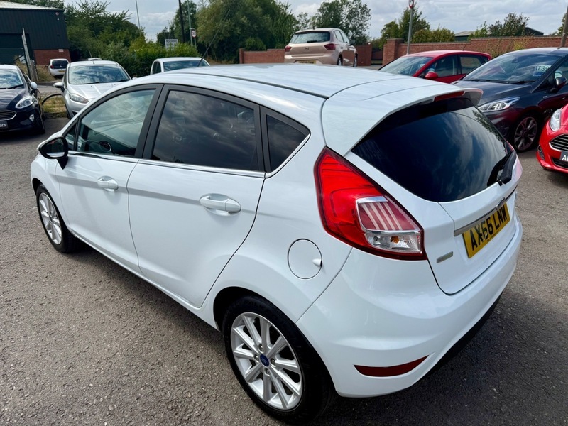 Ford Fiesta Titanium White #3