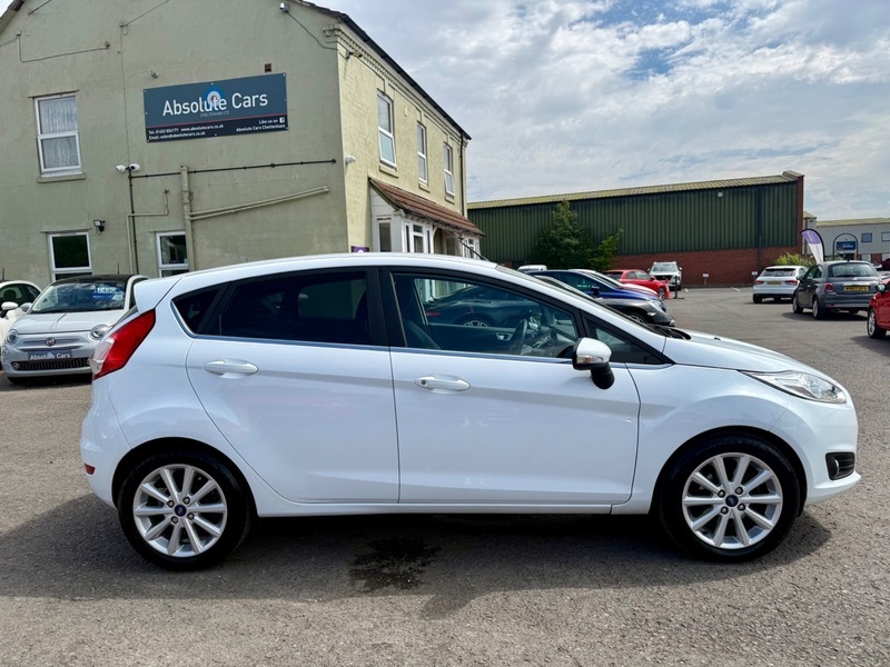 Ford Fiesta Titanium White #4