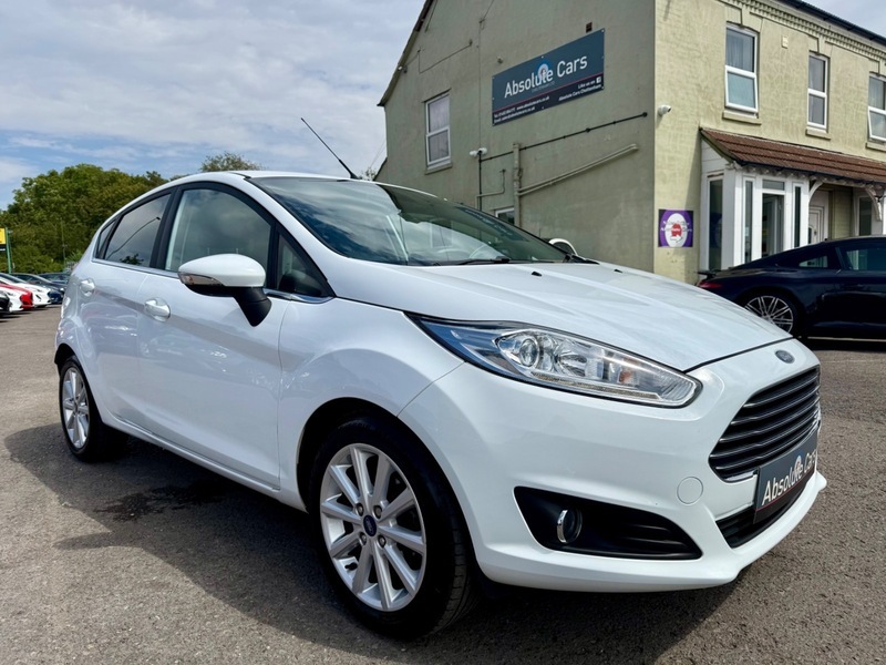 Ford Fiesta Titanium White