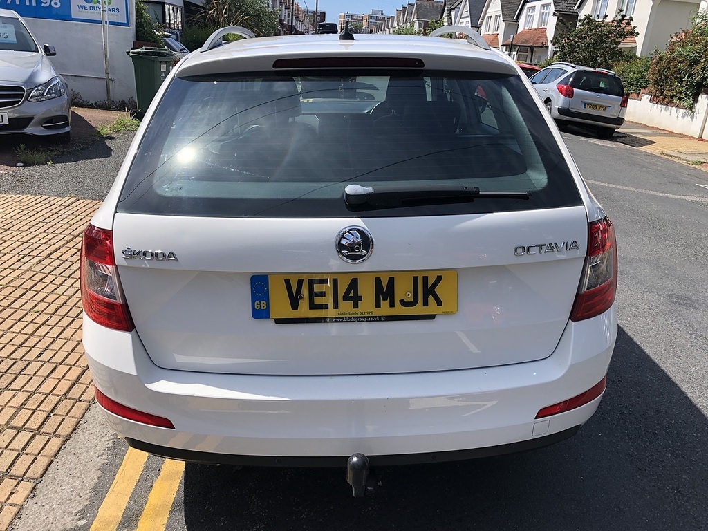 Skoda Octavia Tdi Elegance White #4