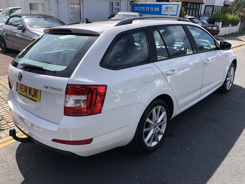 Skoda Octavia Tdi Elegance White #3