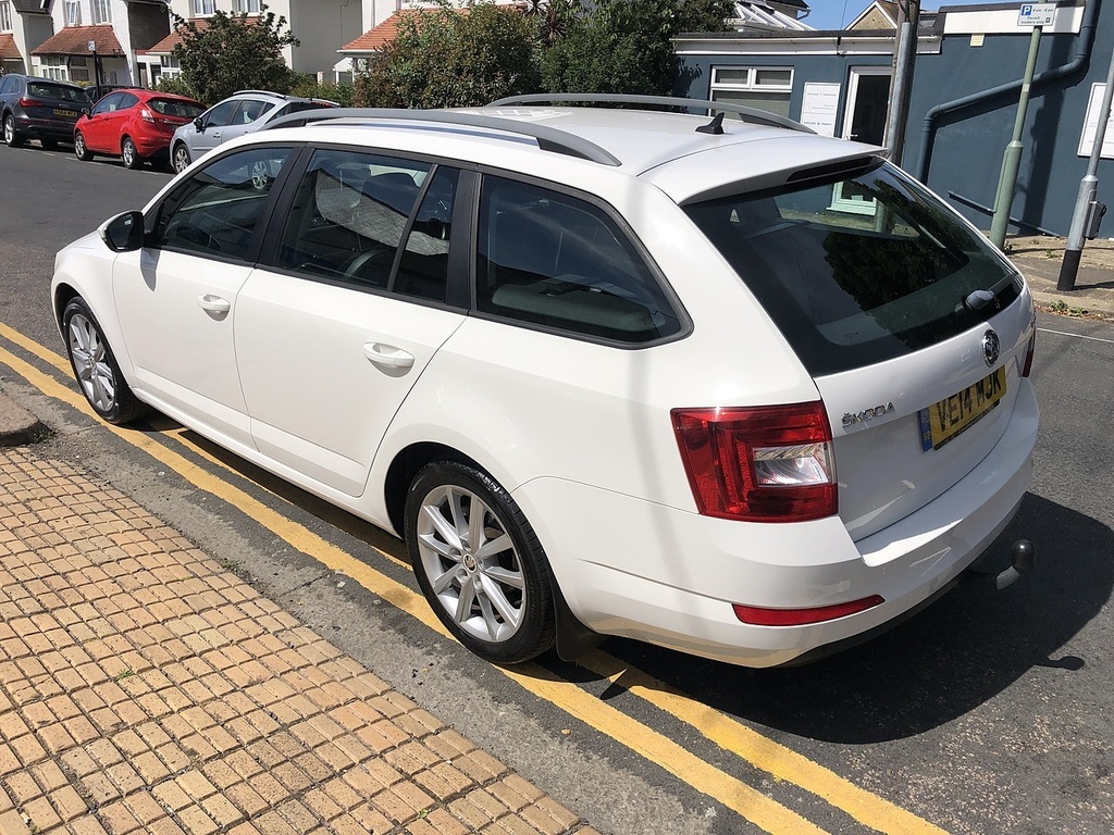 Skoda Octavia Tdi Elegance White #5