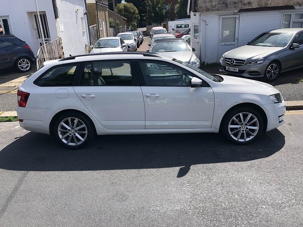 Skoda Octavia Tdi Elegance White #2
