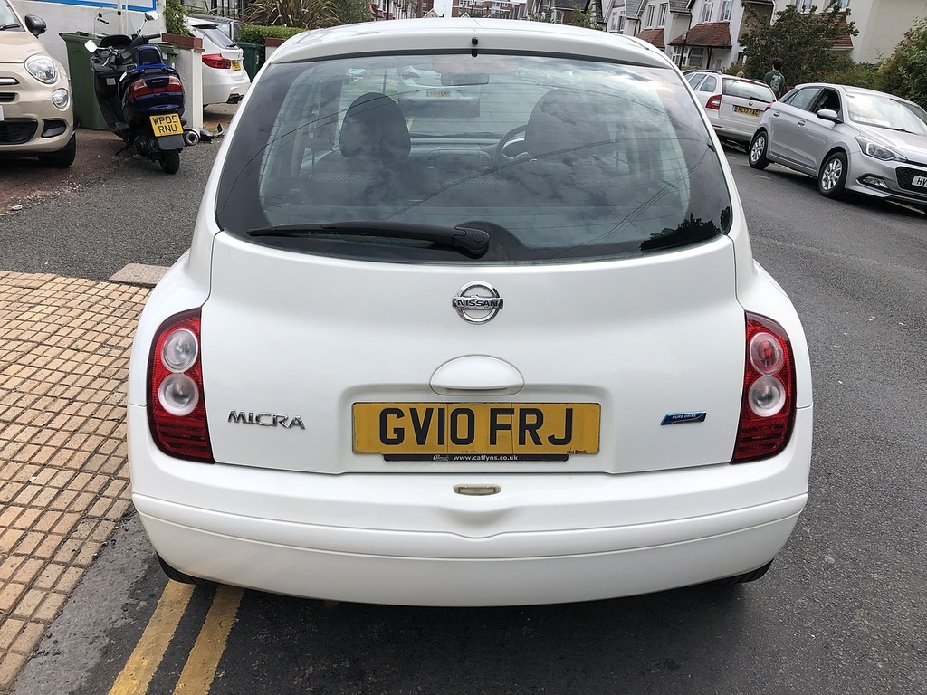 Nissan Micra Visia White #4