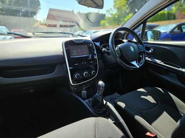 Renault Clio 1.2 16V Dynamique Nav Hatchback White #2