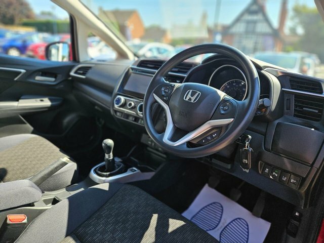 Honda Jazz 1.3 I-vtec Se Navi Hatchback Eur Red #2