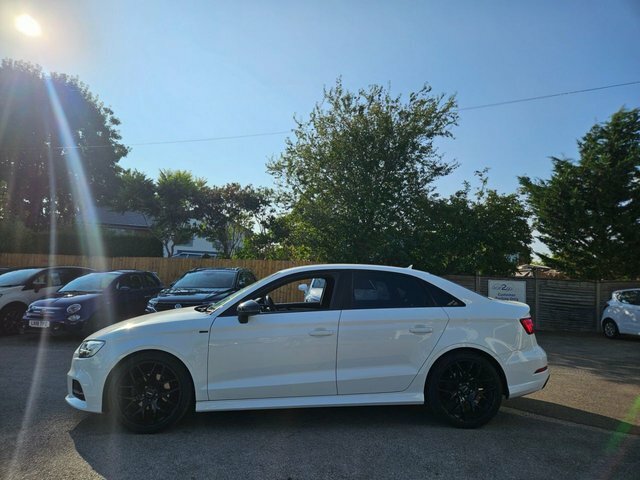 Audi A3 1.5 Tfsi Cod Black Edition Saloon Manua YM18CZY White #6