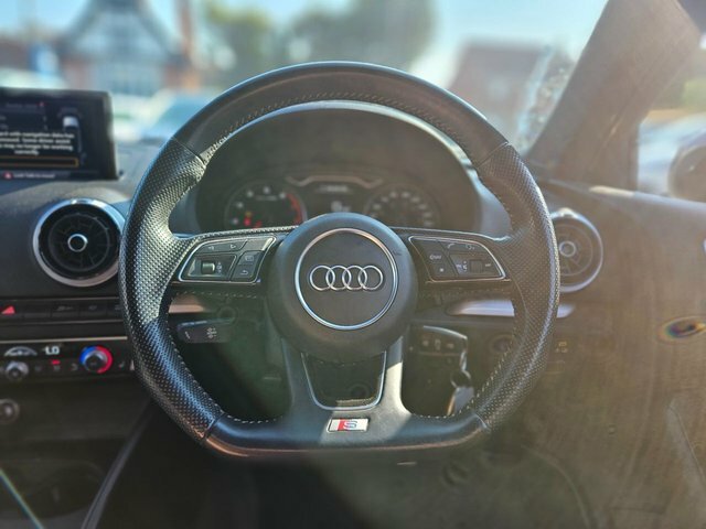 Audi A3 1.5 Tfsi Cod Black Edition Saloon Manua YM18CZY White #4