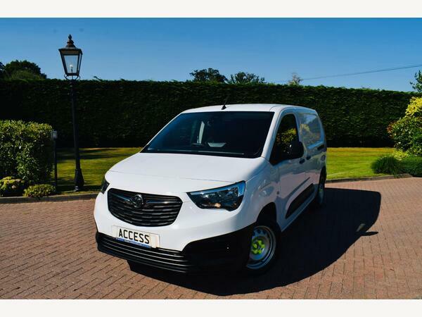 Vauxhall Combo Combi Van 1.5 Turbo D 2300 Prime Crew Van L2 Euro White