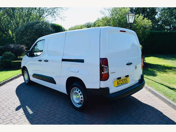 Vauxhall Combo Combi Van 1.5 Turbo D 2300 Prime Crew Van L2 Euro White #3