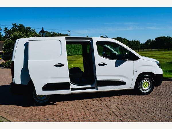 Vauxhall Combo Combi Van 1.5 Turbo D 2300 Prime Crew Van L2 Euro White #6