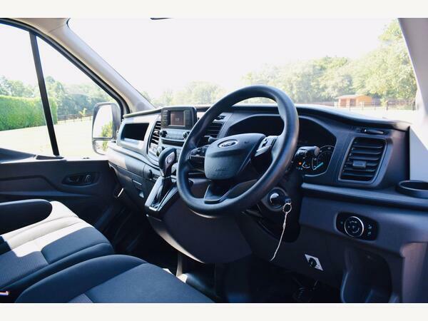 Ford Transit Custom Luton 2.0 350 Ecoblue Leader Luton CV22KLC White #4