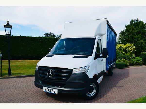 Mercedes-Benz Sprinter Curtain Side 315 Curtain Sider With 500Kg Taillift White