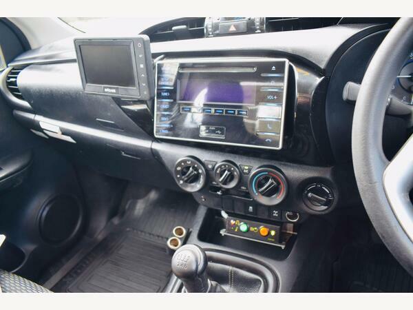 Toyota HILUX Specialist Vehicle 2.4 D4d Cherry Picker Active Pi White