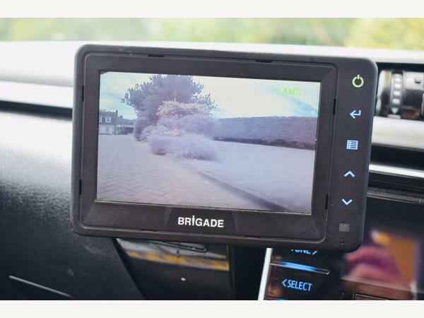 Toyota HILUX Specialist Vehicle 2.4 D4d Cherry Picker Active Pi White #4