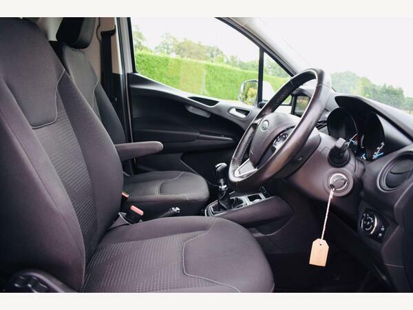 Ford Transit Courier Limited 1.5 Tdci 100Ps Euro 6 Black #10