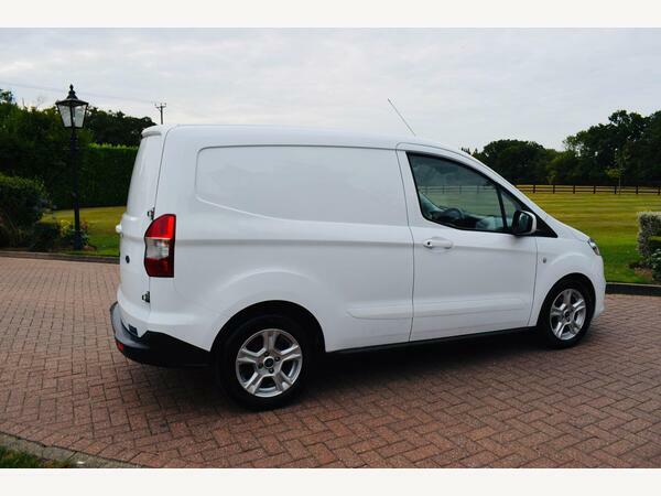 Ford Transit Courier Limited 1.5 Tdci 100Ps Euro 6 Black #8