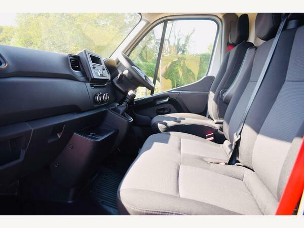 Renault Master Master Specialist Vehicle Dci 150 Sl35 L1h1 Cherry White