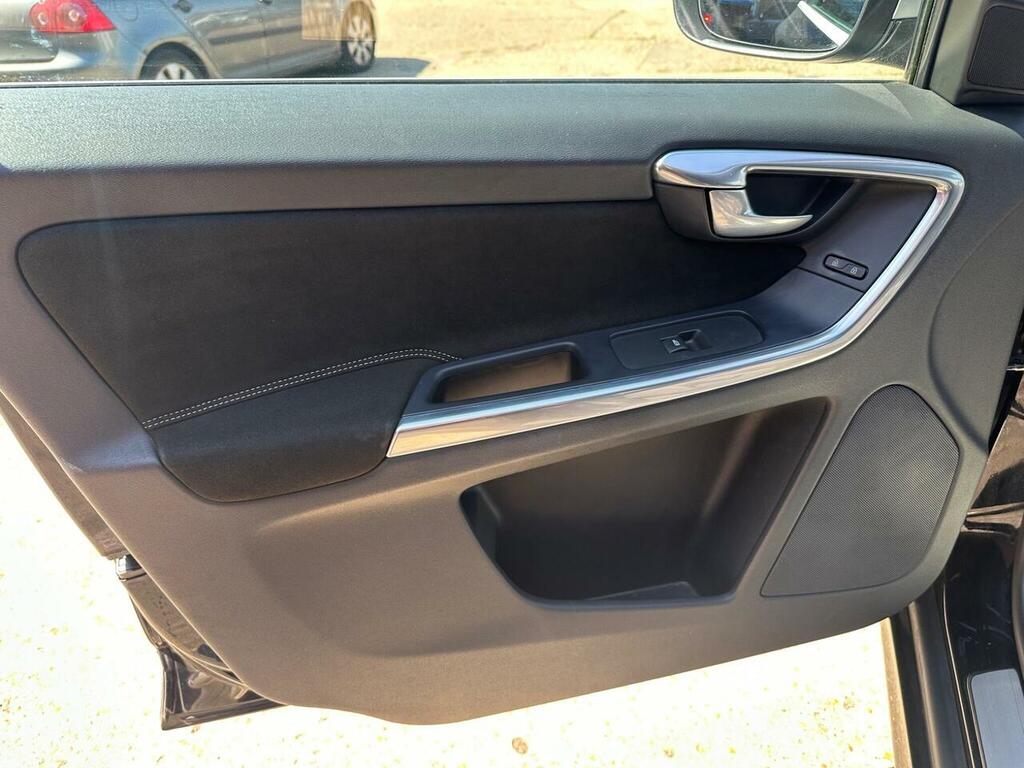 Volvo XC60 2.4 D4 R-design Lux Grey #24